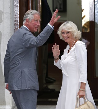 Principe Charles e Camilla chegam no hospital  (Foto: Reuters / Agência)