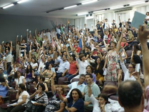 Dos 218 professores presentes, 189 votaram a favor da greve (Foto: Divulgação)