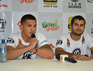 Anthony Pettis e Diego Moraes (Foto: Ivan Raupp)