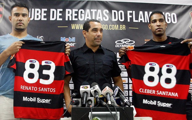 Cleber Santana e Renato Santos apresentados no Flamengo (Foto: Márcia Feitosa / Vipcomm)
