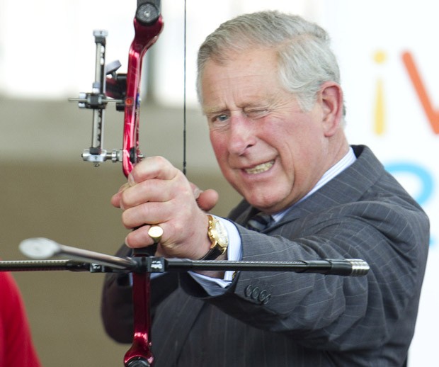 Príncipe Charles e esposa se divertem em visita ao Canadá