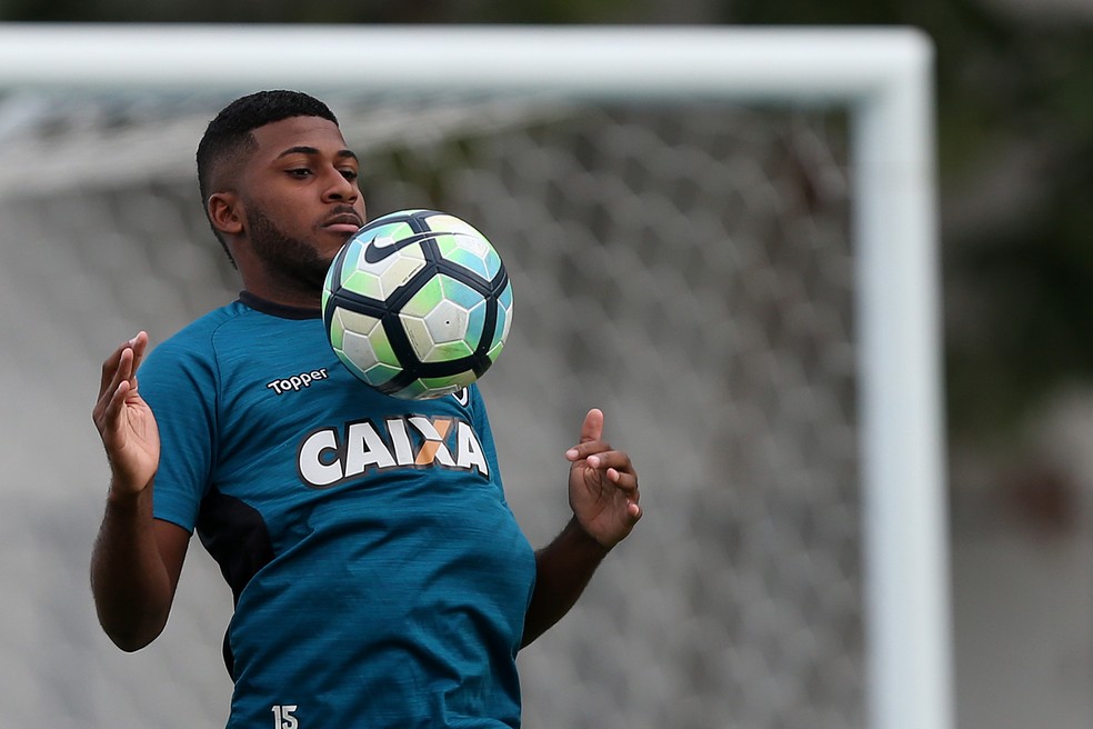 Cobiçado na Itália, Emerson Santos deve sair em dezembro (Foto: Vitor Silva/SSPress/Botafogo)