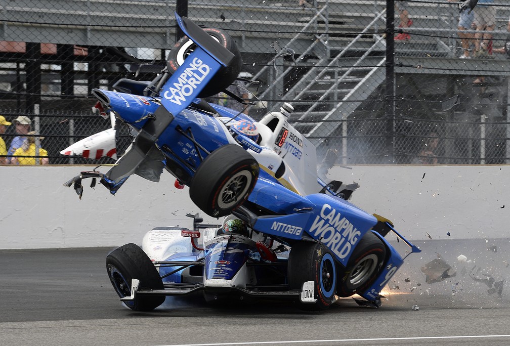 Scott Dixon acerta Jay Howard na Indy 500 (Foto: Association Press)