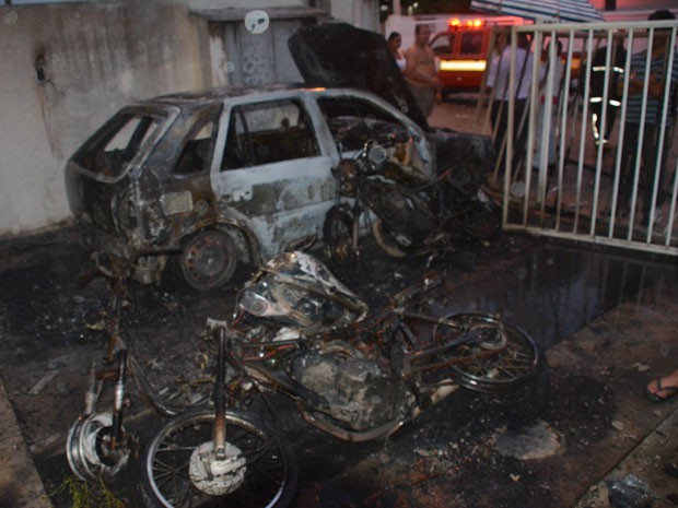 G1 Incêndio destrói carro e motocicletas em prédio de João Pessoa