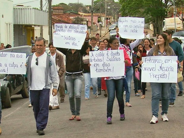 Moradores pediram melhores condições na Saúde de Guapé (MG) (Foto: Reprodução EPTV)