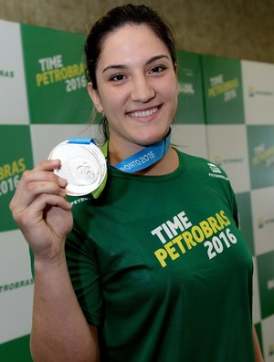 Mayra Aguiar com a medalha de prata no Pan de Toronto (Foto: Agência Petrobras)