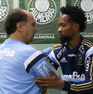 Oliveira explica saídas de Zé Roberto e Cleiton Xavier do Palmeiras titular