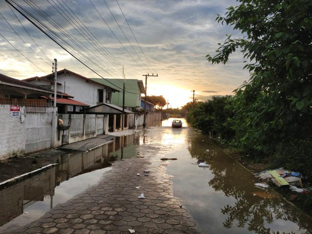 Nesta segunda-feira (23), chuva diminuiu, mas alagamentos ainda são registrados em Itajaí  (Foto: Patrick Hebert/Divulgação)