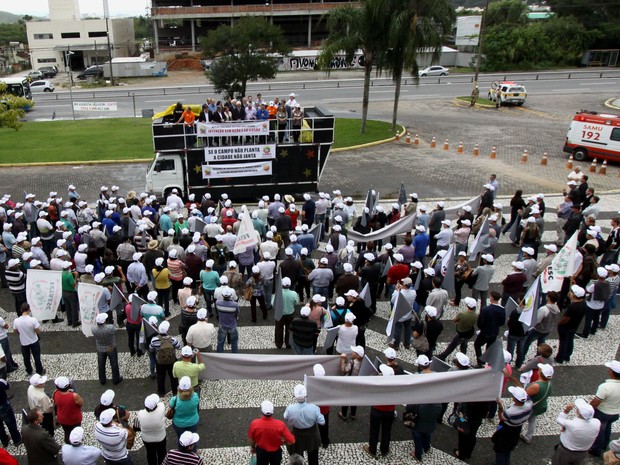 Trabalhadores rurais participam da manifestação Grito da Terra, em frente á sede administrativa do Governo de Sc em Florianópolis (Foto: James Tavares/Secom)