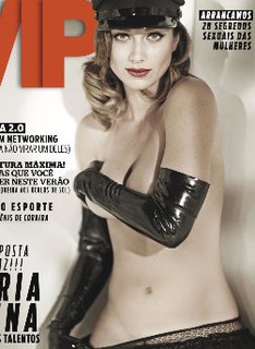 Aos 23, Maria Pinna é só sensualidade em capa de revista (Divulgação)