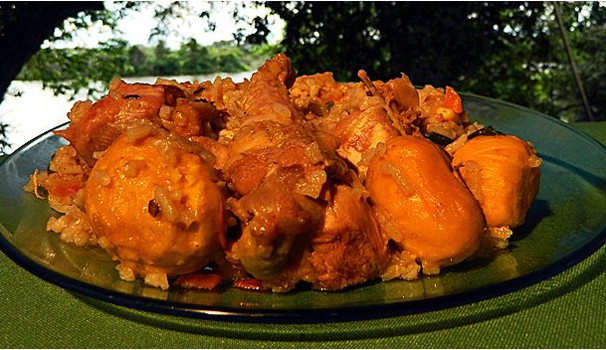 Ingredientes e sabores do norte compõem a galinhada tocantinense (Foto: Reprodução/EPTV)