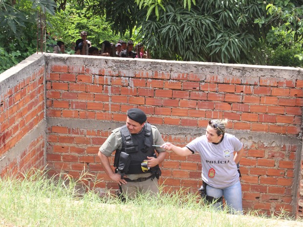 G1 Travesti é encontrado morto a cabeça esmagada na Vila Irmã