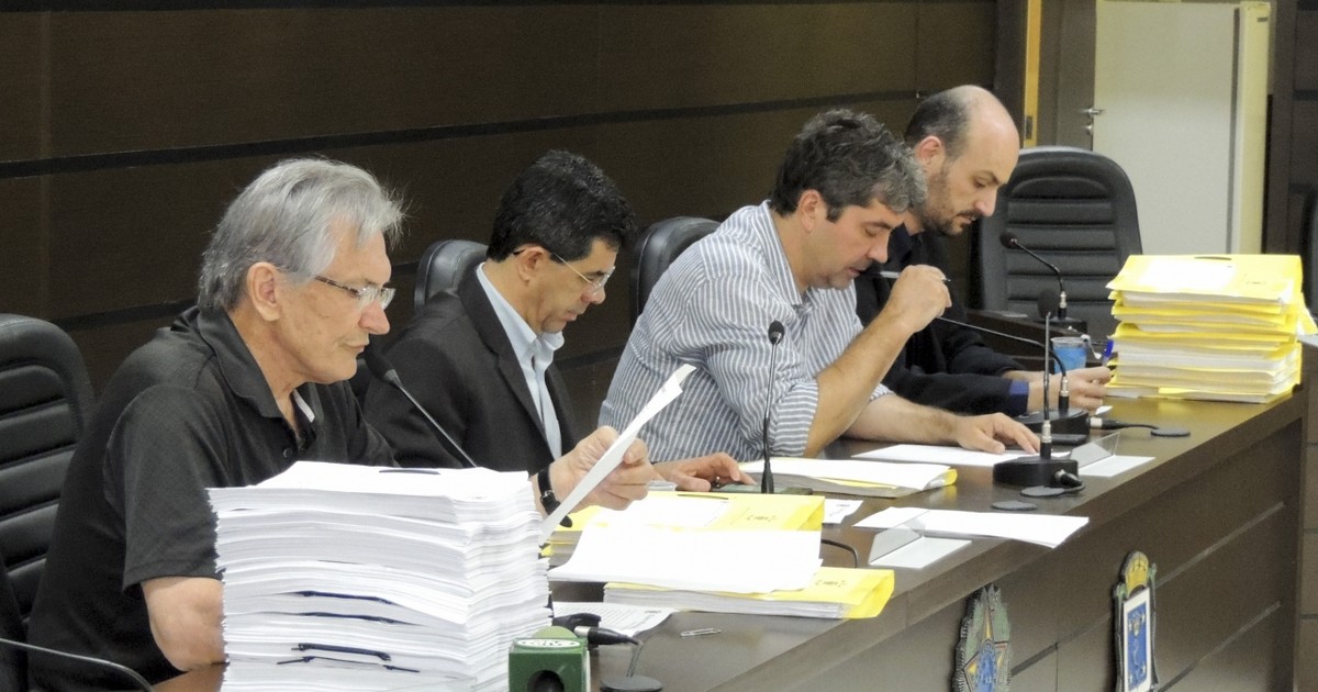 Vereadores de Cascavel arquivam denúncia da CPI das Horas ... - Globo.com