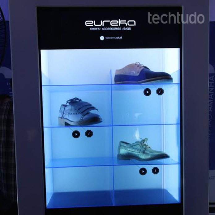 Vitrine virtual, com reprodução de objetos em 3D (Foto: Zíngara Lofrano/TechTudo) Vitrine virtual, com reprodução de objetos em 3D (Foto: Zíngara Lofrano/TechTudo)