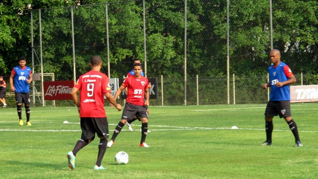 Luis Fabiano treino do São Paulo (Foto: Marcelo Prado / Globoesporte.com)