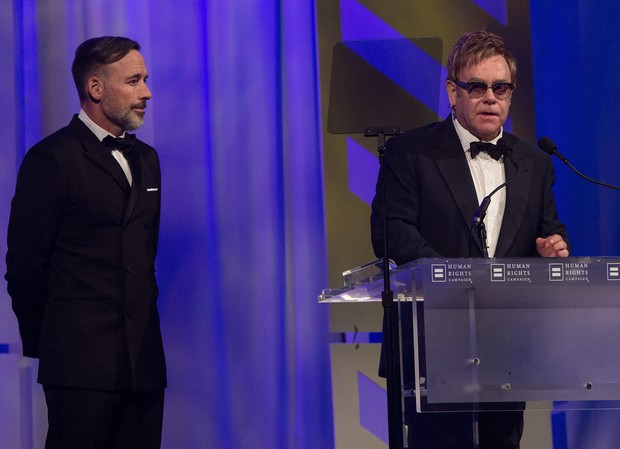 Elton John e David Furnish (Foto: AFP/ Agência)