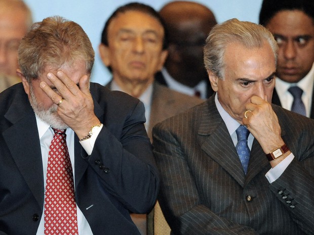 Michel Temer, então presidente da Câmara dos Deputados, é visto ao lado do então presidente Lula na cerimônia de lançamento da segunda fase do Programa de Aceleração do Crescimento do Brasil (PAC 2), em Brasília, em 29 de março de 2010 (Foto: Evaristo Sá/AFP)