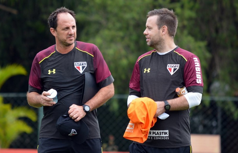 Rogério Ceni e Michael Beale se dividiram no comando do treino do São Paulo (Foto: Érico Leonan / saopaulofc.net)