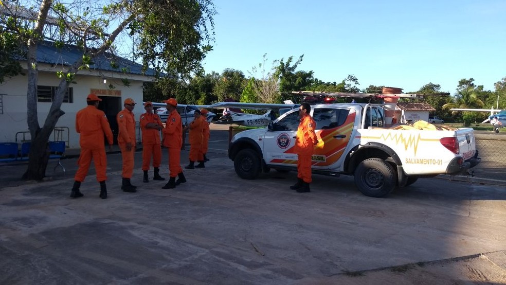 Equipe com quatro mergulhadores do Corpo de Bombeiros viajou na manhã desta quinta-feira (15) para resgatar o piloto desaparecido (Foto: Corpo de Bombeiros/Divulgação)