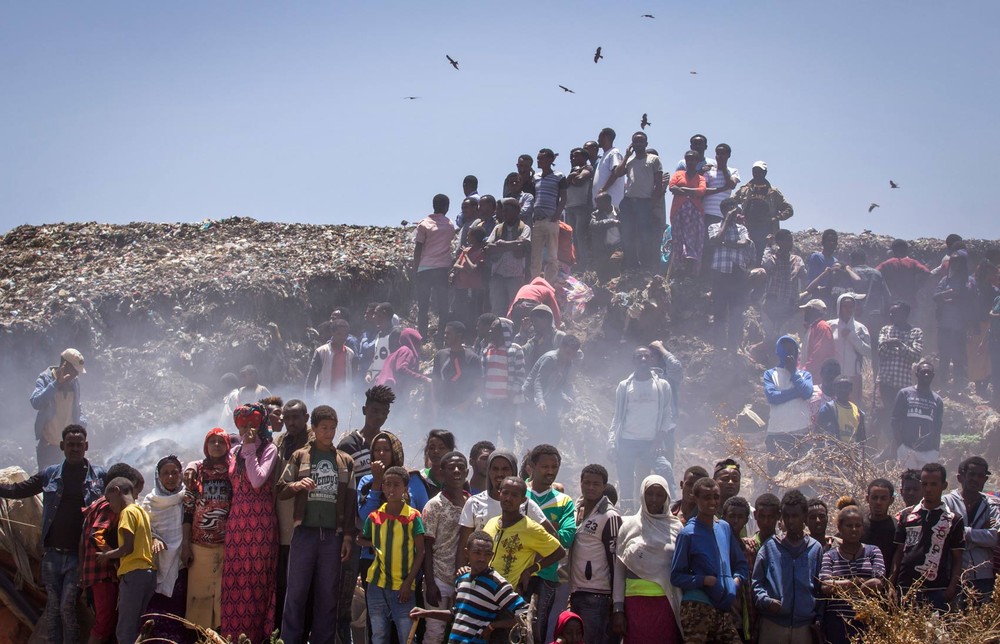 Subiu para 72 o número de mortos em deslizamento de lixo na Etiópia (Foto: Mulugeta Ayene/AP)