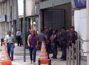 Policias na porta do stjd (Foto: Vicente Seda)