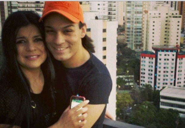 Maravilha publicou uma foto abraçadinha com Caio (Foto: Reprodução/Instagram)