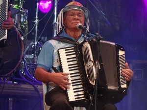 Dominguinhos durante show em 13 de dezembro de 2012, em Exu (PE), terra natal de Luiz Gonzaga, na comemoração do centenário. (Foto: Luna Markman / G1 PE) Dominguinhos durante show em 13 de dezembro de 2012, em Exu (PE), terra natal de Luiz Gonzaga, na comemoração do centenário. (Foto: Luna Markman / G1 PE)