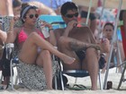 Renato Gaúcho e Carol Portaluppi vão à praia no Rio