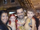 Priscila Pires posa com filhos fantasiados de 'piratinhas'