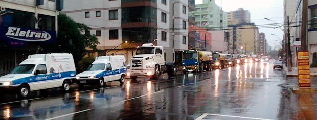 Chuva não desanimou caminhoneiros de Passo Fundo, RS (Foto: Fábio Lehmen/RBS TV)