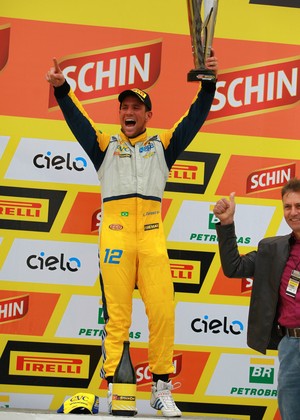 Lucas Foresti venceu a corrida 1 de Curitiba da Stock Car (Foto: Fabio Oliveira)