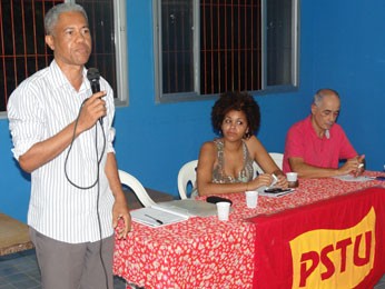 Jair Pedro da Silva (em pé) e Zé Maria discursaram na sede do Movimento dos Trabalhadores Cristãos, na Boa Vista (Foto: Breno Pessoa / G1) Jair Pedro da Silva (em pé) e Zé Maria discursaram na sede do Movimento dos Trabalhadores Cristãos, na Boa Vista (Foto: Breno Pessoa / G1)