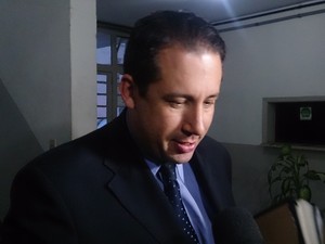 Advogado Mrio Badures, em DP de So Vicente, SP (Foto: LG Rodrigues / G1)