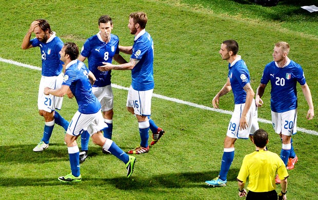  Alberto Gilardino comemoração Itália contra Bulgária (Foto: Getty Images)