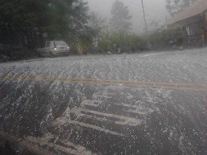 Chuva de granizo em Lumiar, Nova Friburgo, RJ (Foto: Junior Araújo)