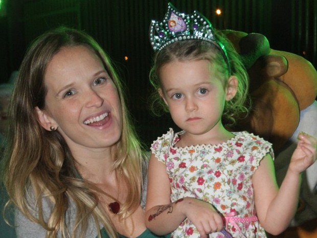 Fernanda Rodrigues e a filha no aniversário das filhas de Giovanna Antonelli (Foto: Anderson Borde/AgNews) Fernanda Rodrigues e a filha no aniversário das filhas de Giovanna Antonelli (Foto: Anderson Borde/AgNews)