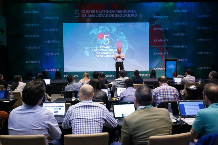 Eugene Kaspersky faz alerta durante conferência sobre segurança digital (Foto: Divulgação/Kaspersky Lab)