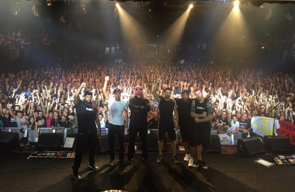DJ Lord, Tom Morello, B-Real, Brad Wilk, Chuck D e Tim Commerford, do Prophets of Rage, se apresentam em São Paulo (Foto: Divulgação)