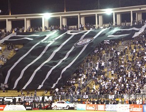 torcida do Corinthians no Pacaembu final Libertadores (Foto: EFE)