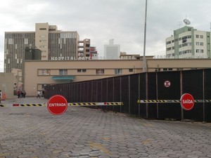 Gean Loureiro foi encaminhado ao Hospital Marieta Konder, em Itajaí (Foto: Luiz Carlos de Souza/RBS TV)