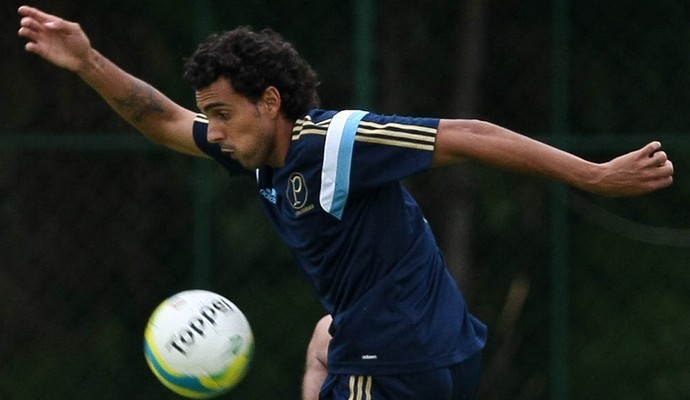Mesmo sem gols, Diogo convence e vira titular do Palmeiras