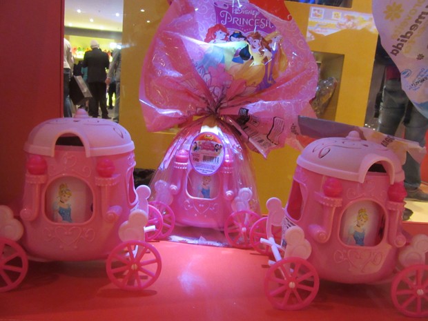 Na linha infantil feminina, a Nestlé traz entre os destaques deste ano a carruagem da Princesa da Disney (Foto: Marta Cavallini/G1)