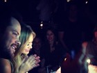 Hilary Duff comemora aniversário com festa entre amigos