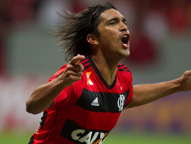 Marcelo Moreno gol Flamengo x Coritiba (Foto: Ed Ferreira / Ag. Estado)