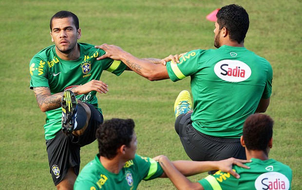 Daniel Alves treino Seleção Salvador (Foto: Wagner Carmo / VIPCOMM)