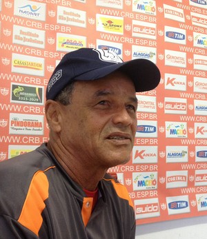 Roberval Davino explicou suas pretenções no treino desta quinta-feira (Foto: Henrique Pereira/ GloboEsporte.com)