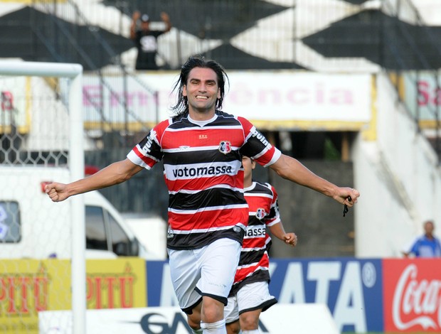 léo gamalho santa cruz x central (Foto: Aldo Carneiro / Pernambuco Press)