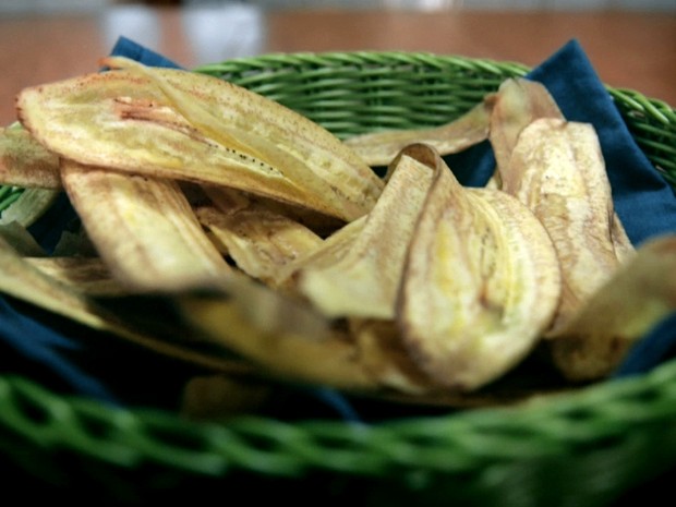 Chips de banana da terra: receita da bela gil (Foto: Reproduo/GNT)
