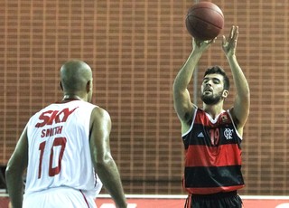 Gegê Pinheiros e Flamengo NBB (Foto: Ricardo Bufolin / ECP)