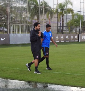 Elias reaparece no Corinthians e deve ser liberado em até duas semanas